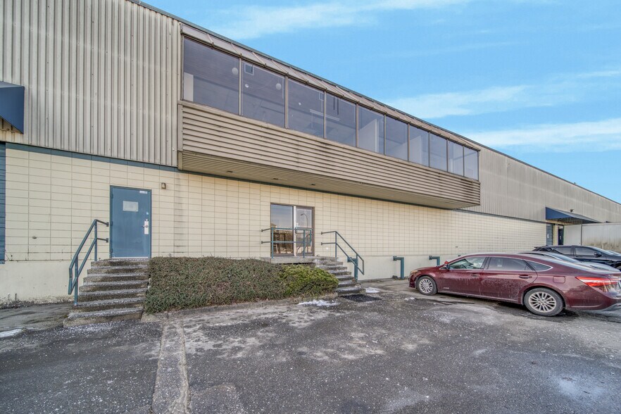 530-590 Chester Rd, Delta, BC à louer - Photo du bâtiment - Image 2 de 4