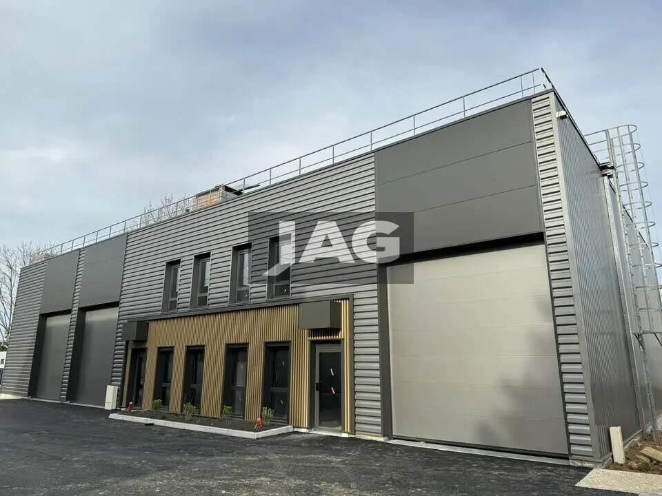 Office in Vénissieux for lease Building Photo- Image 1 of 10