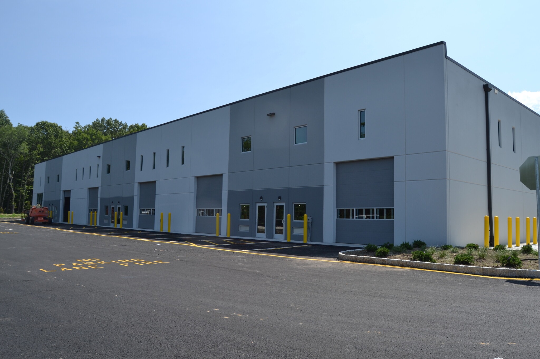 414 Texas Rd, Morganville, NJ for lease Interior Photo- Image 1 of 9