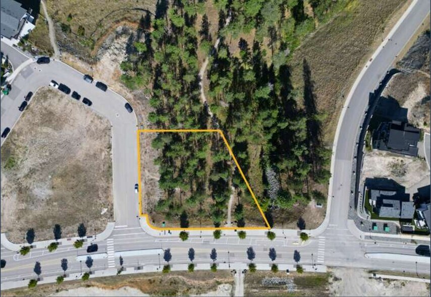 1810 Hilltop, West Kelowna, BC à vendre - Photo du bâtiment - Image 2 de 4