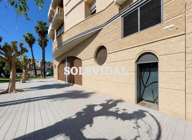 Retail in Orihuela, Alicante for lease - Building Photo - Image 2 of 13