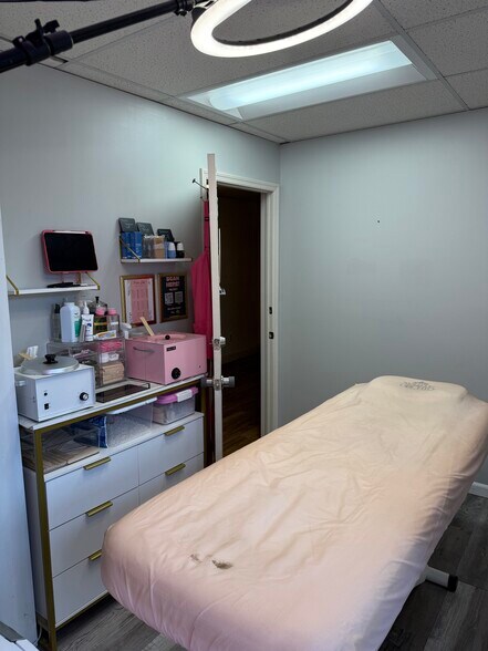 54 S Liberty Dr, Stony Point, NY for lease - Building Photo - Image 3 of 19