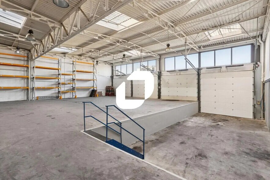 15 Rue Du Lyonnais, Saint-Priest à louer - Photo du bâtiment - Image 2 de 20