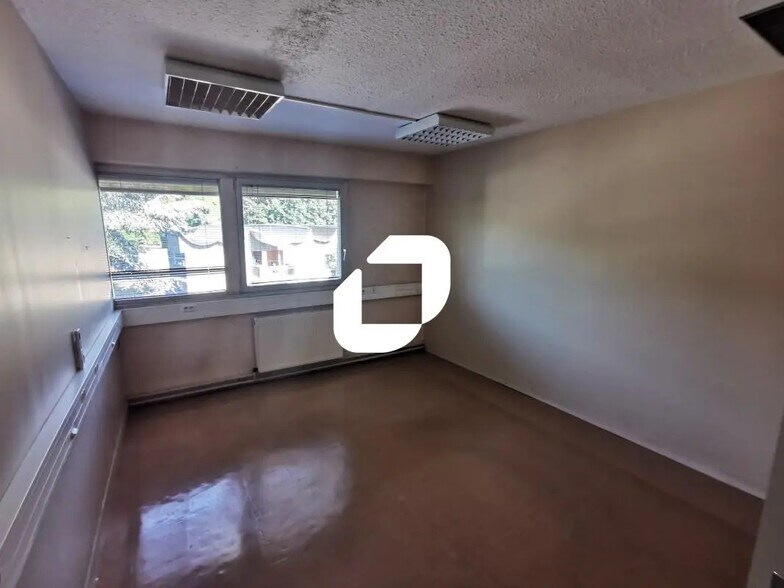 Office in Neuilly-sur-Marne for lease - Interior Photo - Image 3 of 4