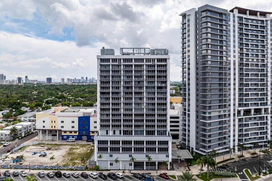 1720 Harrison St, Hollywood, FL à vendre - Photo du bâtiment - Image 3 de 9