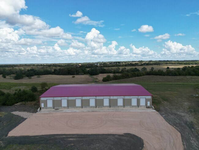 Plus de détails pour 16832 US 290 W hwy, Burton, TX - Industriel à vendre