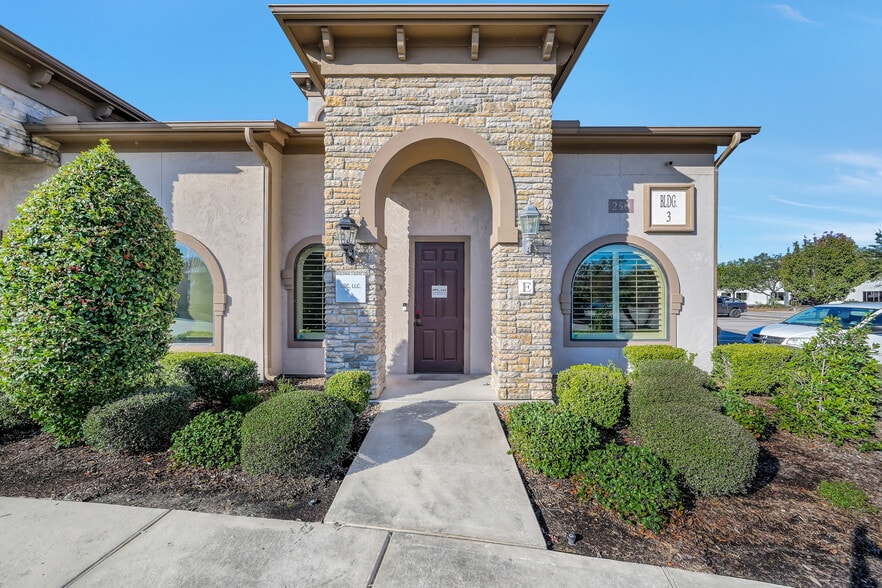 250 Ed English Dr, Shenandoah, TX for sale - Building Photo - Image 3 of 28