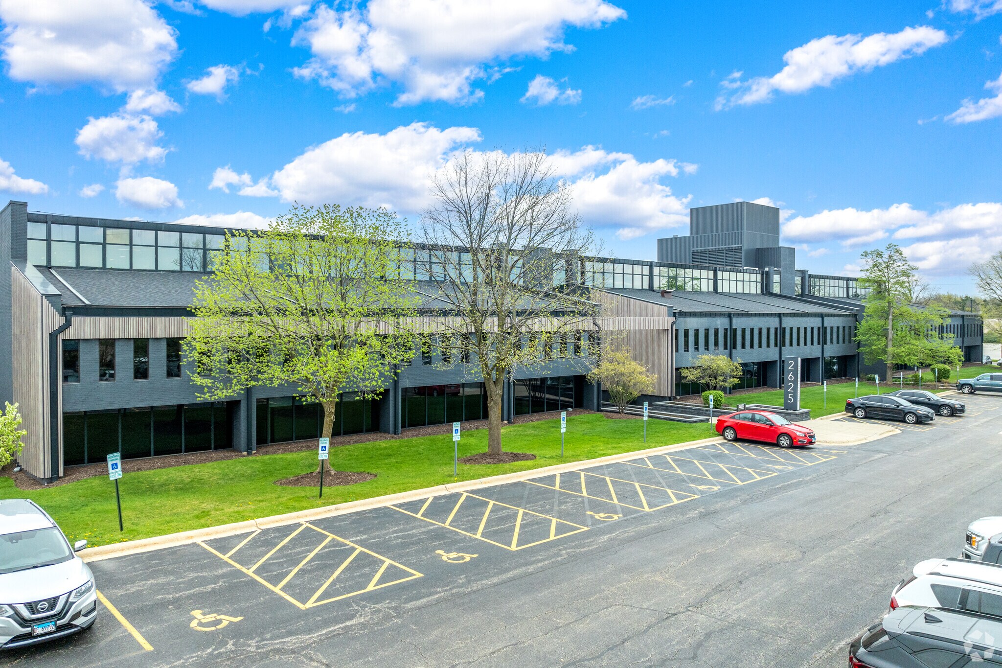 2625 Butterfield Rd, Oak Brook, IL à louer Photo du bâtiment- Image 1 de 32