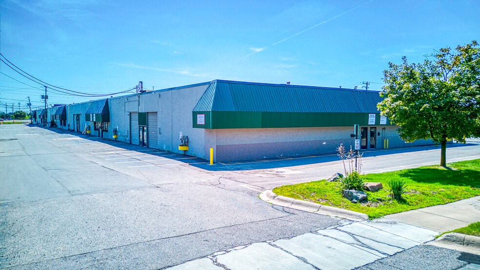 24000-24036 Haggerty Rd, Farmington Hills, MI for lease - Building Photo - Image 3 of 6