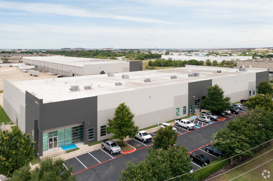 16310 Bratton Ln, Austin, TX à louer - Photo du bâtiment - Image 2 de 4