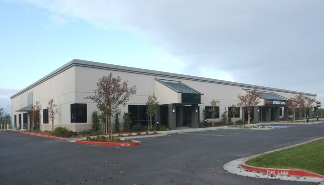 Plus de détails pour 385-445 Woodview Ave, Morgan Hill, CA - Flex à vendre