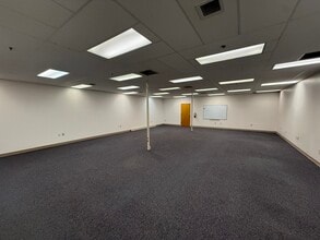 1730 Willow Creek Cir, Eugene, OR for lease Interior Photo- Image 2 of 4