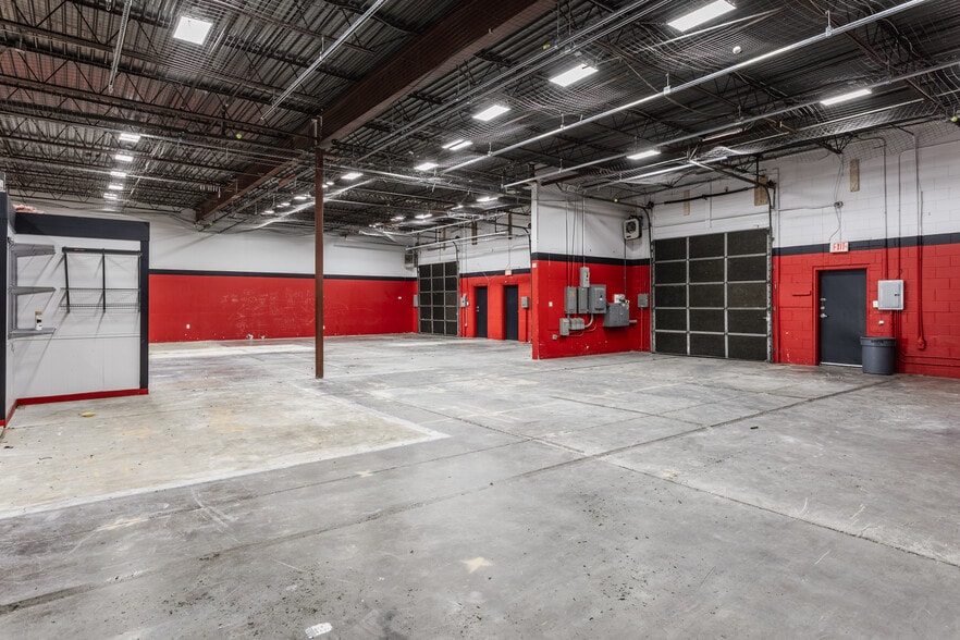 5602 Elmwood Ave, Indianapolis, IN for lease - Interior Photo - Image 3 of 6