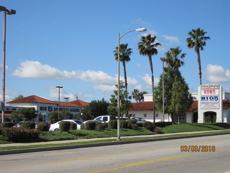 16930 San Fernando Mission Blvd, Granada Hills, CA for lease - Building Photo - Image 3 of 8