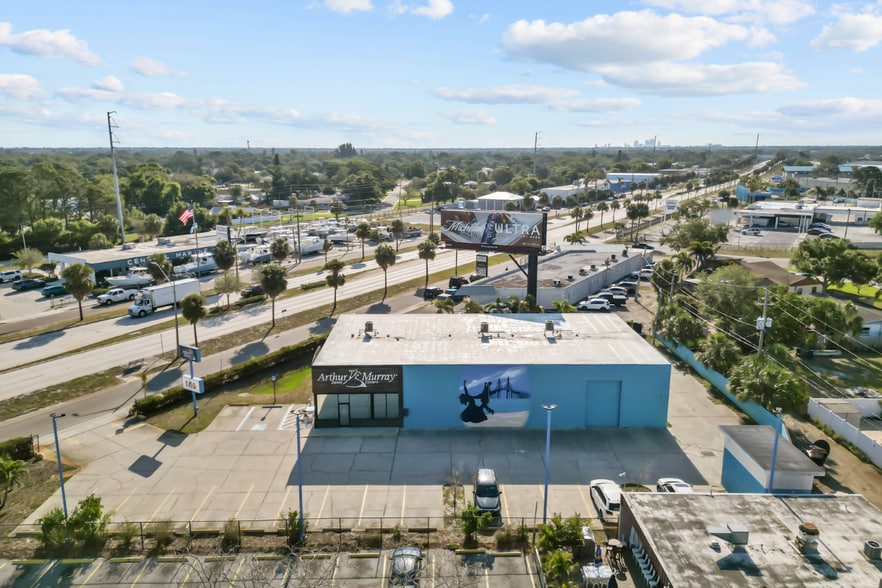 3350 Tyrone Blvd N, Saint Petersburg, FL for lease - Building Photo - Image 2 of 9