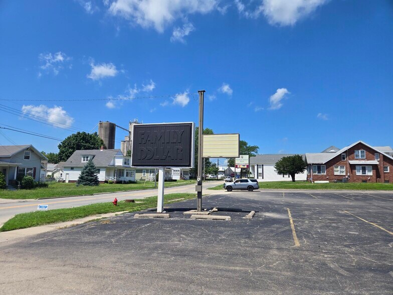 414 E Lincolnway, Morrison, IL à louer - Photo du bâtiment - Image 2 de 2