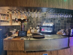 Retail in Madrid, Madrid for lease Interior Photo- Image 2 of 10