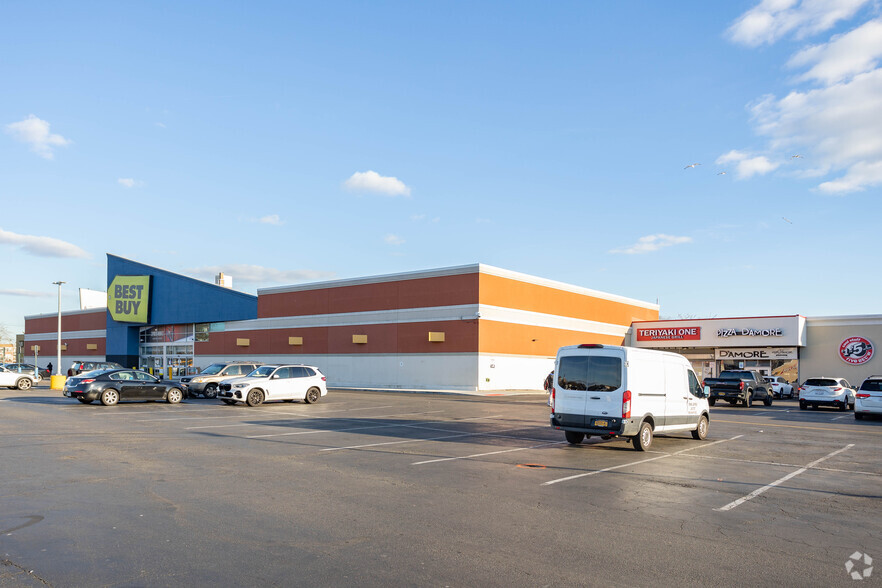 8973 Bay Pkwy, Brooklyn, NY for lease - Building Photo - Image 1 of 18