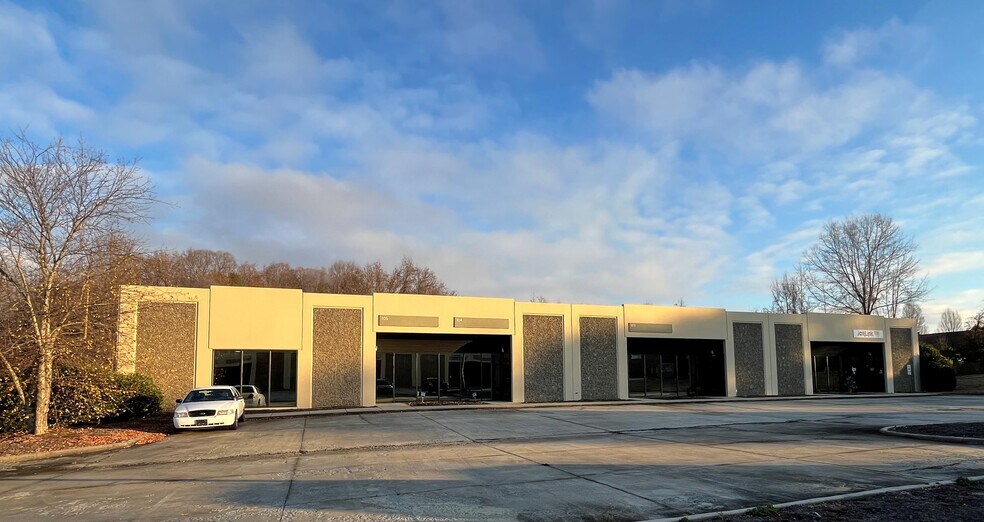 3714 Alliance Dr, Greensboro, NC for lease - Primary Photo - Image 1 of 2