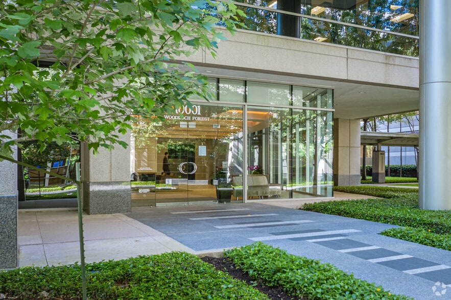 10001 Woodloch Forest Dr, The Woodlands, TX for lease - Building Photo - Image 2 of 5