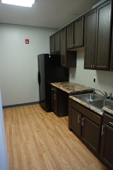 5413 Village Dr NW, Concord, NC à vendre - Photo intérieure - Image 2 de 4