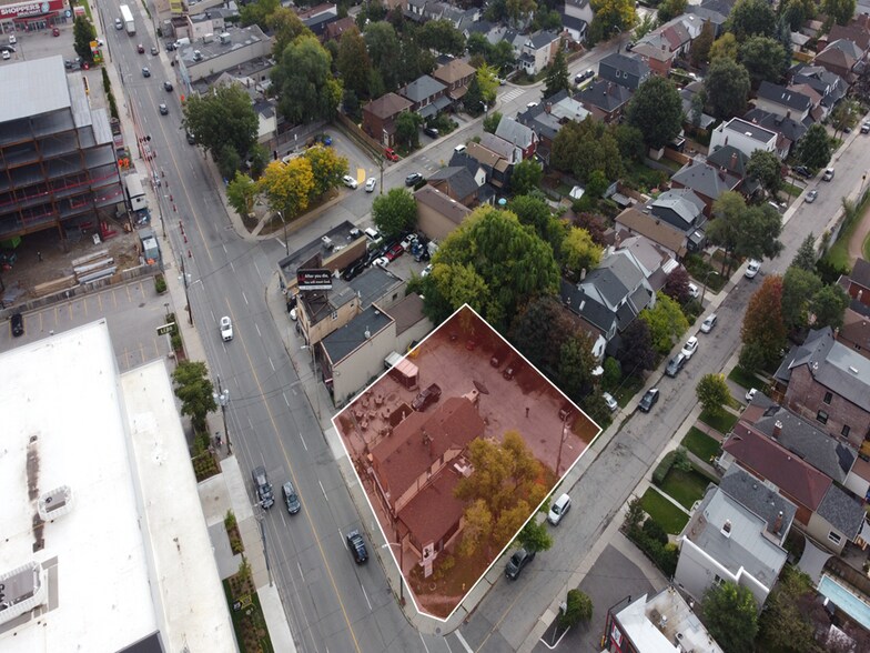 3513 Dundas St, Toronto, ON à vendre - Aérien - Image 2 de 5