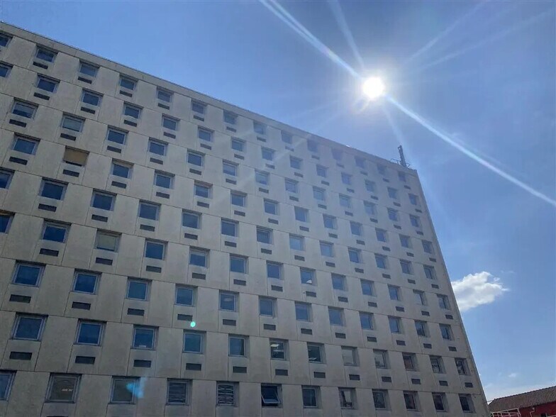 Bureau dans Saint-Ouen-sur-Seine à louer - Photo du bâtiment - Image 1 de 6