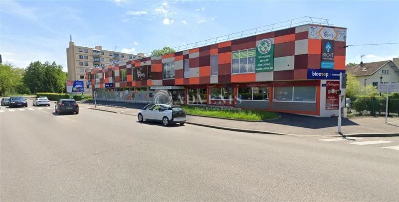 Office in Bourg-en-Bresse for lease Building Photo- Image 1 of 10