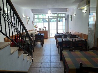 Plus de détails pour Multi-résidentiel à vendre