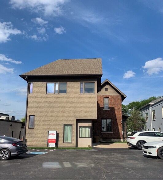 205 23rd Ave N, Nashville, TN à louer - Photo du bâtiment - Image 2 de 11