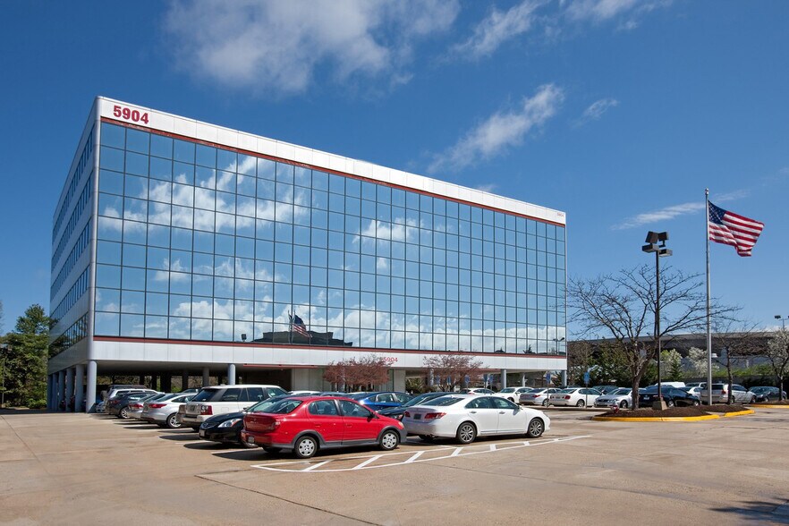 5904 Richmond Hwy, Alexandria, VA à louer - Photo du bâtiment - Image 1 de 6