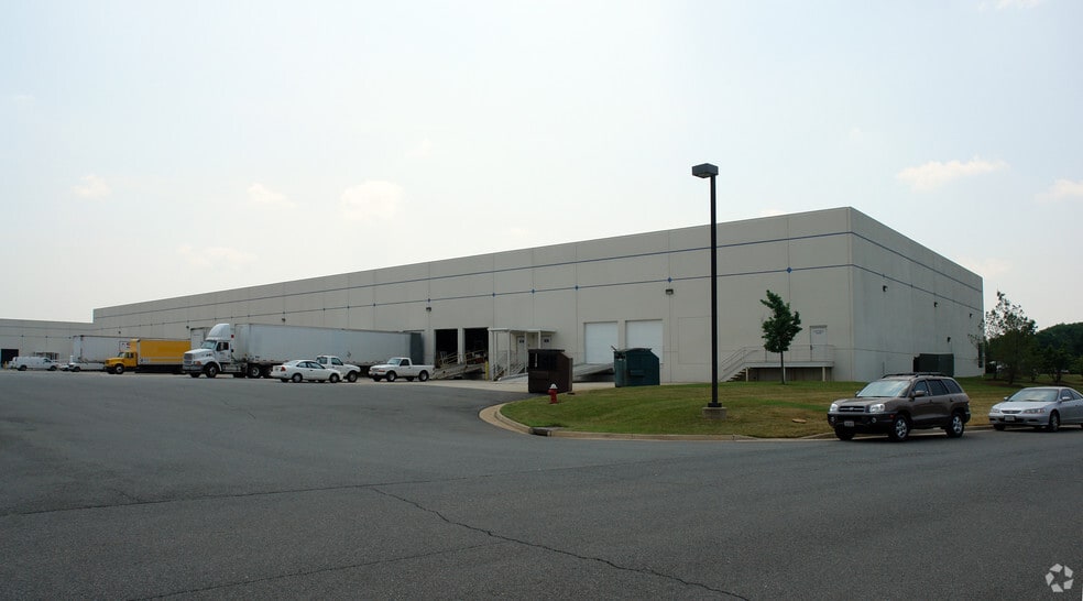 44966 Falcon Pl, Sterling, VA for lease - Building Photo - Image 3 of 4