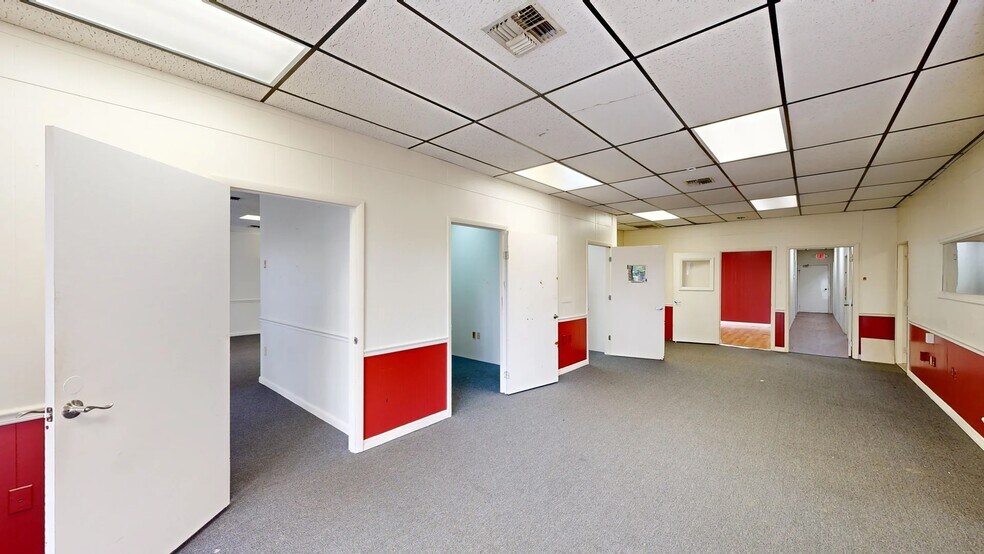 2120 Collier Ave, Fort Myers, FL for sale - Matterport 3D Scan - Image 2 of 27