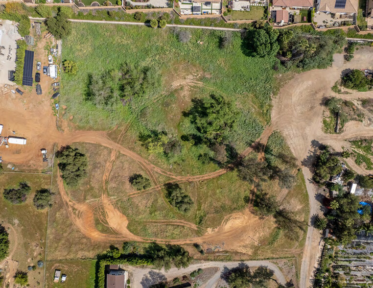 2210 Via Hondita, Escondido, CA à vendre - Photo du bâtiment - Image 3 de 5