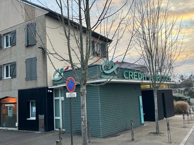 Commerce de détail dans Condat-sur-Vienne à vendre - Photo du bâtiment - Image 2 de 3