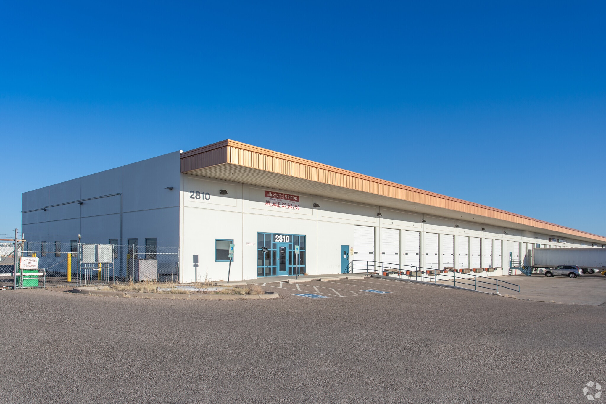 2810 E Airport Dr, Tucson, AZ for lease Primary Photo- Image 1 of 7
