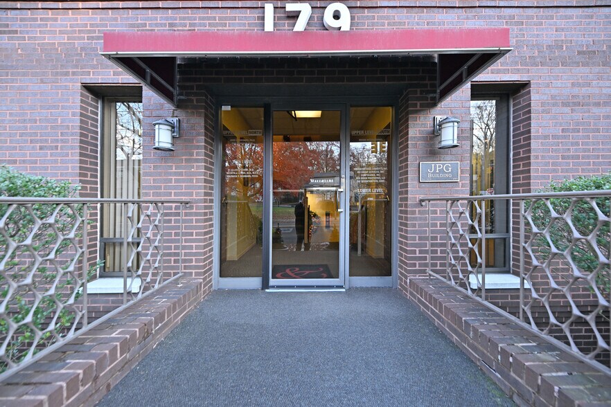 179 S Maple Ave, Ridgewood, NJ à vendre - Photo du bâtiment - Image 1 de 40