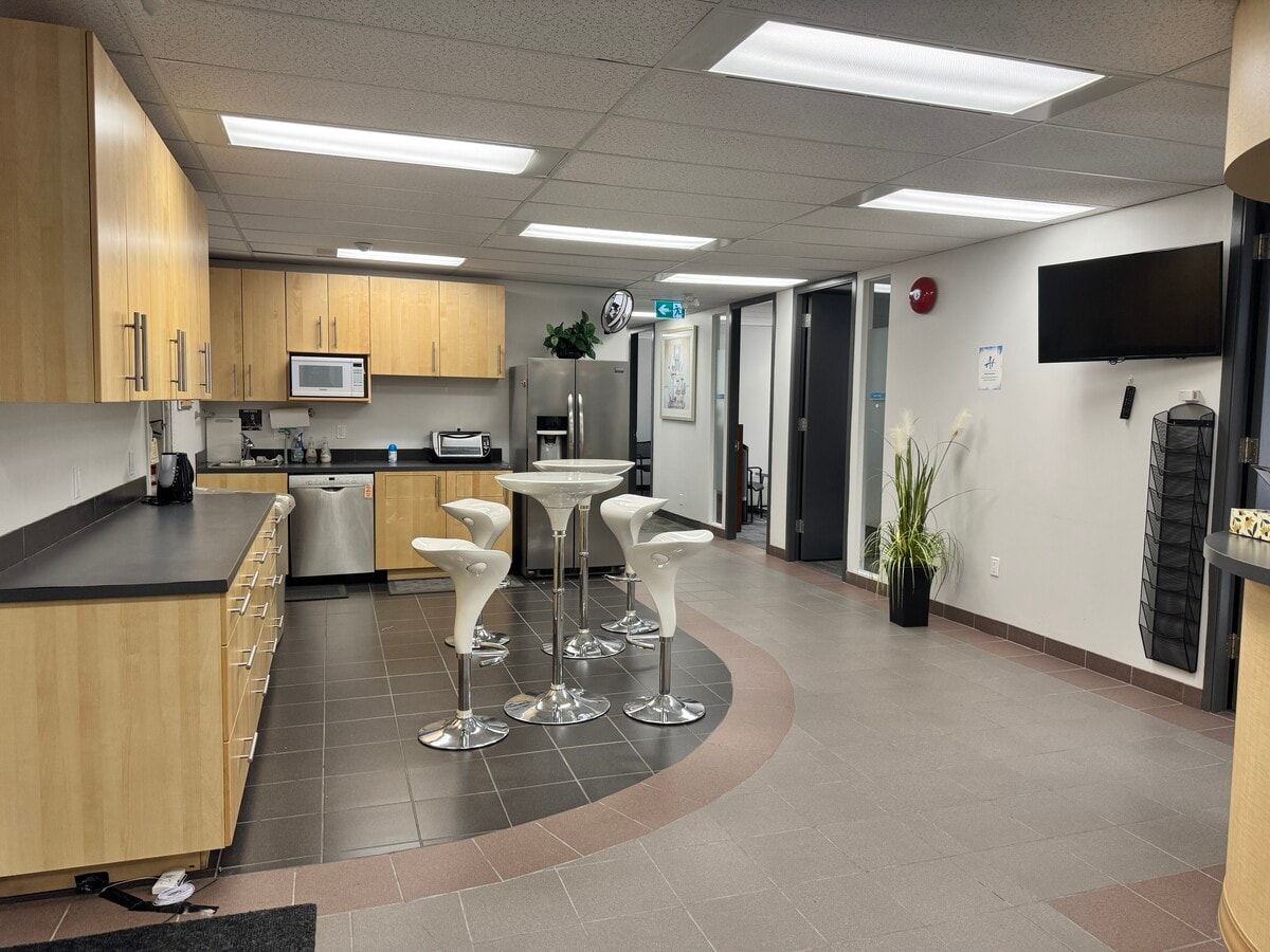900 6th Ave SW, Calgary, AB T2P 3K2 - Unit 600 - - Interior Photo - Image 2 of 9