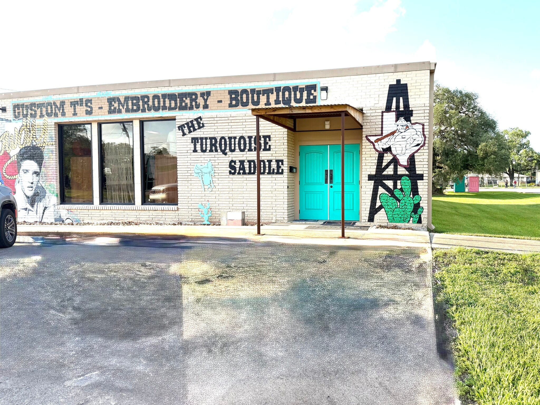 502 E Brazos Ave, West Columbia, TX for sale Primary Photo- Image 1 of 9