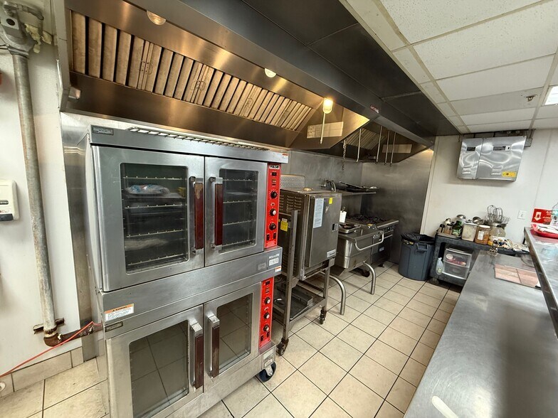 815 E Fee Ave, Melbourne, FL à vendre - Photo intérieure - Image 2 de 11