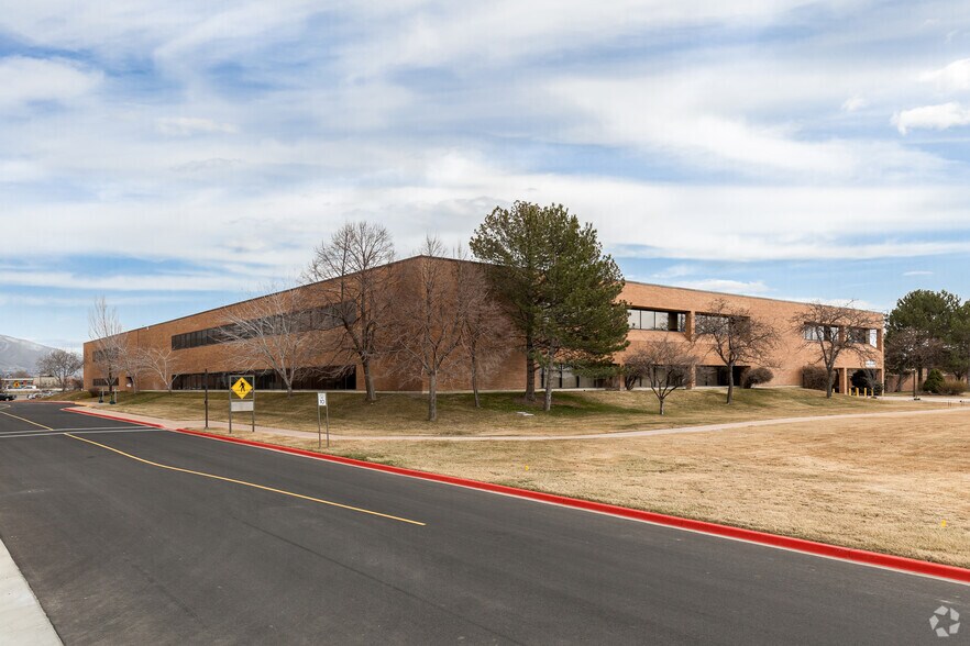 480 N 2200 W, Salt Lake City, UT à louer - Photo du bâtiment - Image 2 de 4