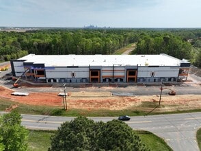 7401 Steele Creek Rd, Charlotte, NC à louer Photo de construction- Image 2 de 7