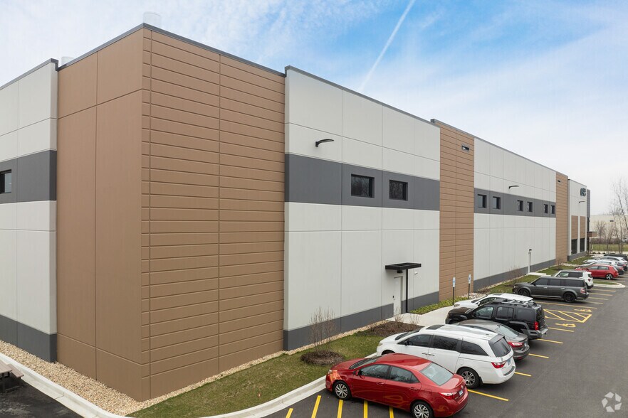 1400 Rose Rd, Lake Zurich, IL à louer - Photo du bâtiment - Image 3 de 8