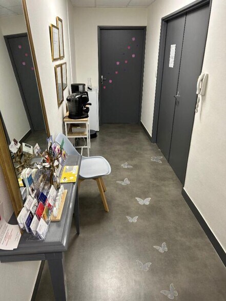 Office in Limoges for lease - Interior Photo - Image 2 of 3