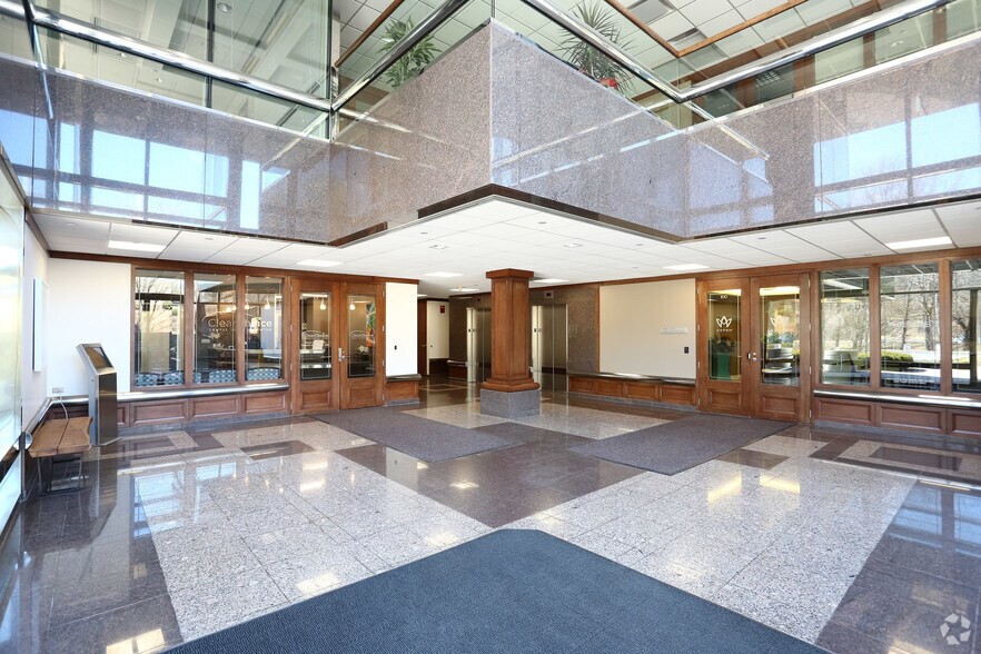 175 Capital Blvd, Rocky Hill, CT à louer - Hall d’entrée - Image 1 de 2