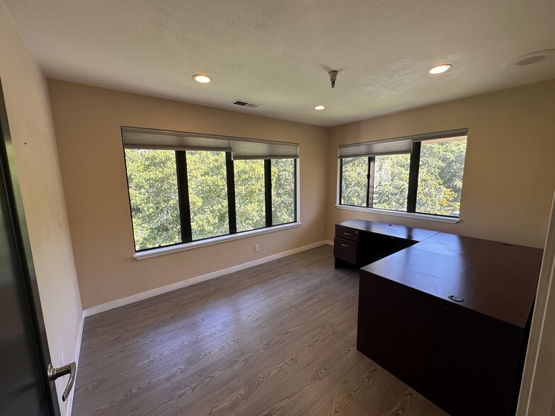 910 Major Sherman Ln, Monterey, CA for lease - Interior Photo - Image 3 of 24
