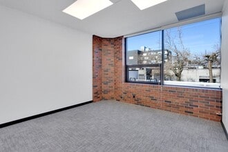 975 SE Sandy Blvd, Portland, OR for lease Interior Photo- Image 2 of 15
