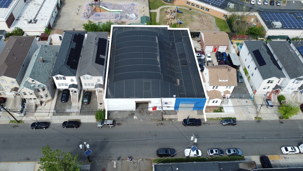 833 Bond St, Elizabeth, NJ à vendre - Photo du bâtiment - Image 2 de 25