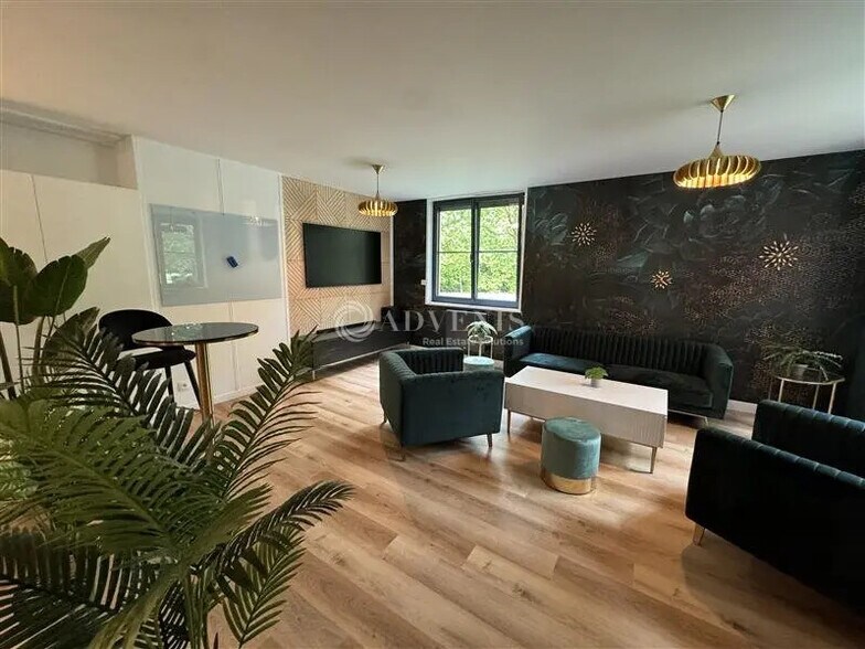 Office in Lognes for lease - Interior Photo - Image 2 of 5