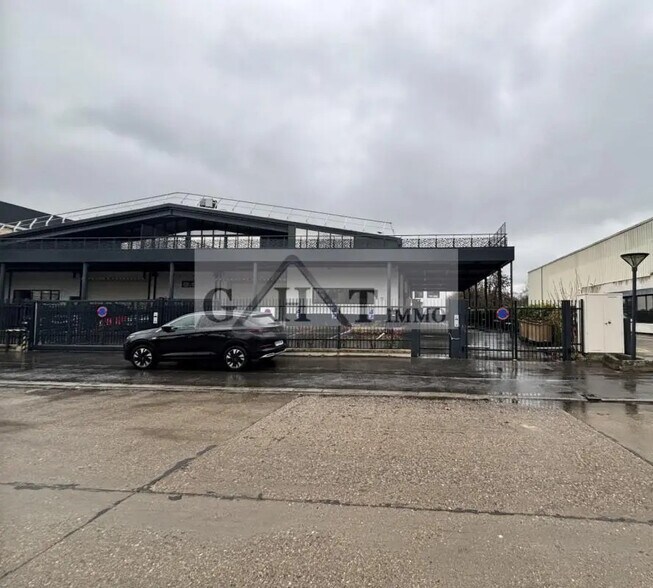 Industrial in Villeneuve-la-Garenne for lease - Building Photo - Image 1 of 16